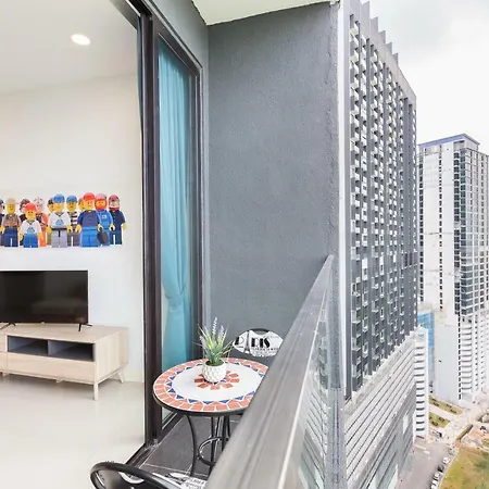 Legoland Fun- Hostahome Suites At D'Pristine Residence Nusajaya  Exterior photo